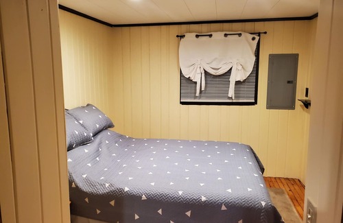 Rangeley House | Renovated Cottage close to village & Saddleback
