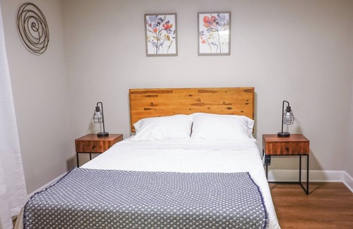 Wilmington House | Renovated Cottage in Soda Pop District; 2 blocks to Hi-Wire & Bowstring
