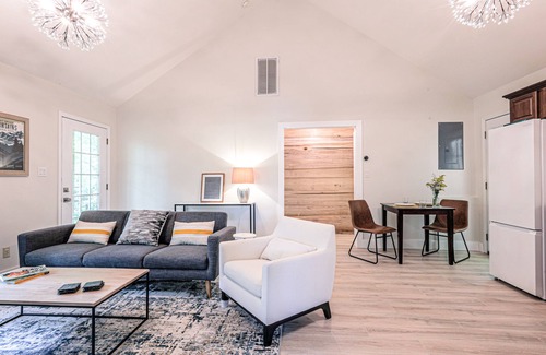 Bryson City Cottage | Renovated Cozy Cottage in Bryson City! Experience the cool Smokies!