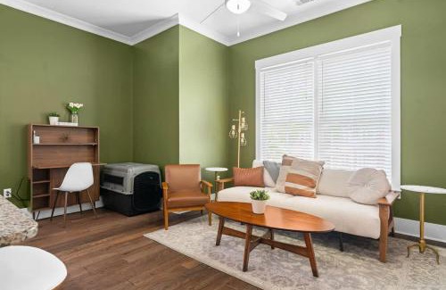 Dixon Park House | Renovated Dog Friendly Duplex Near Food & Fun Fully Fenced Yard and Private Parking