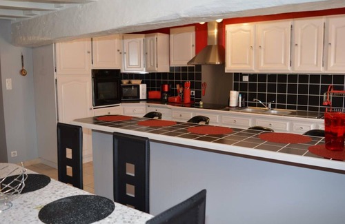 Bourgueil Cottage | Renovated Family Home in Vineyards, Modern Amenities, WiFi, Garden, Near Loire Châteaux