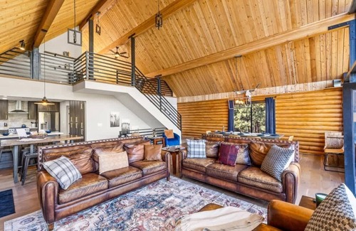Flagstaff House | Renovated | Famous Cabin | Hot Tub | Mountain Views