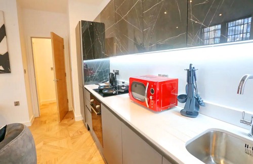 Salford Apartment | Renovated Flat With King Bed In The Heart Of Manc