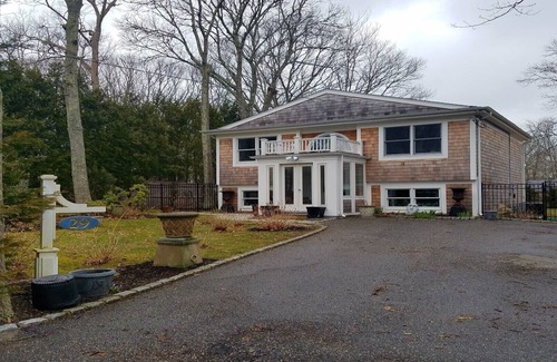 Southampton House | Renovated four bedroom home close to Southampton Village and Ocean Beaches.