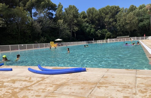 Six-Fours-les-Plages Apartment | Renovated apartment, 100 m from the beach - sleeps 4/6, ideal for a family.
