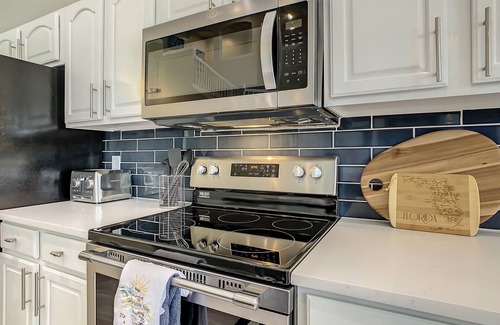 Windsor Hills House | Renovated/Fun + Game Room + Themed BRs + Pool/Spa