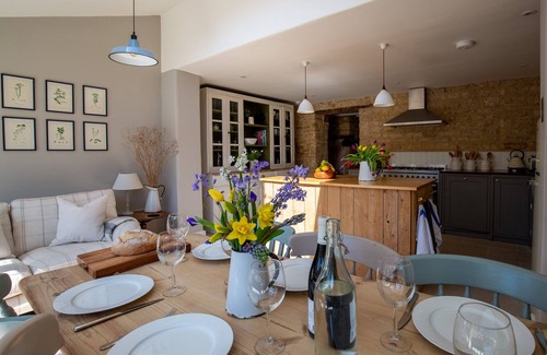 Bourton-on-the-Hill Cottage | ★ Renovated Cosy & Rustic Cotswold cottage with fire ★