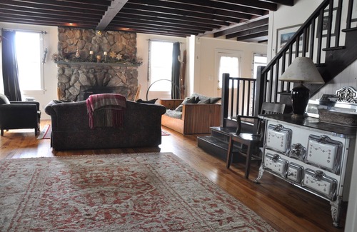 Cragsmoor House | Renovated Historic Cragsmoor Mountaintop Home with Grand Piano