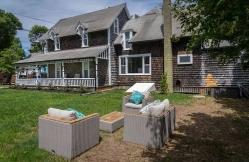 Oak Bluffs House | Renovated Historic House "The Legacy House"