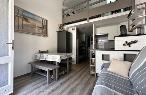 Les Mathes House | Renovated Holiday Home Near Beach - Sleeps 4 - WiFi, Terrace, BBQ, Parking