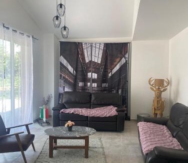 Arthes Apartment | Renovated house l Garden l Private parking