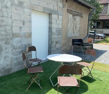 Arthes Apartment | Renovated house l Garden l Private parking