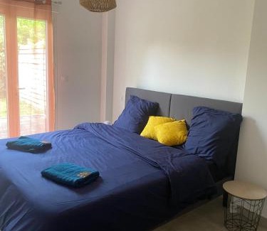 Arthes Apartment | Renovated house l Garden l Private parking
