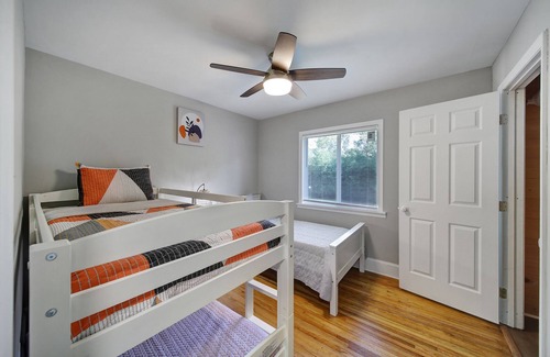 Charlotte House | Renovated House on Robinson, 17 mins to Uptown!