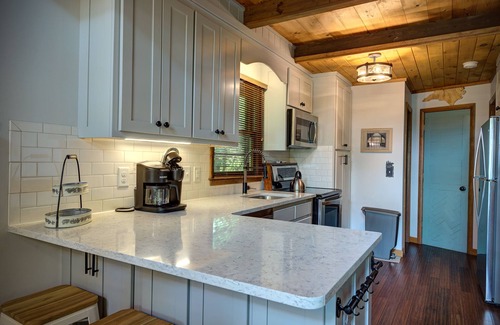 Fleetwood Cabin | 🏔 Renovated, Lake Access & Close to West Jefferson
