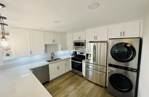 La Mesa Apartment | Renovated Loft style apartment with full kitchen, and washer/dryer!