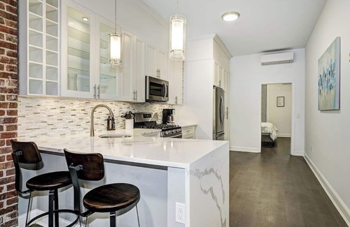 Hoboken Apartment | Renovated Luxury 1 Bedroom, <15 min. to Manhattan