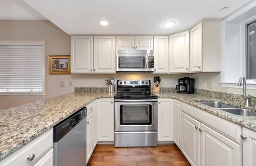 Blowing Rock Condo | Renovated Master in Chetola Resort Condo