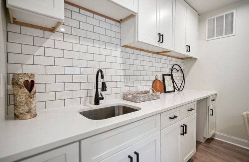 North Decatur House | Renovated, modern 4/3 with parking & chefs' kitchen