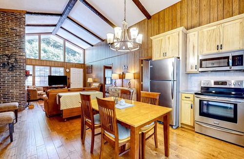 Lake Junaluska House | Renovated mtn-view home with grill, outdoor pool, golf, gym, fireplace, tennis