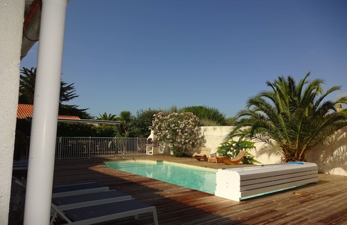 Les Portes-en-Re House | Renovated night club