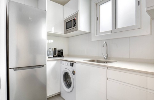 La Nova Esquerra de l'Eixample Apartment | Renovated Nova Esquerra de l'Eixample 3BR, by Blueground