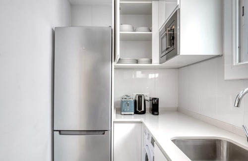 La Nova Esquerra de l'Eixample Apartment | Renovated Nova Esquerra de l'Eixample 3BR, by Blueground