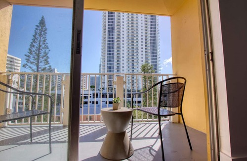 Midtown Condo | ✨ Renovated One Br w/Parking, pool and Balcony