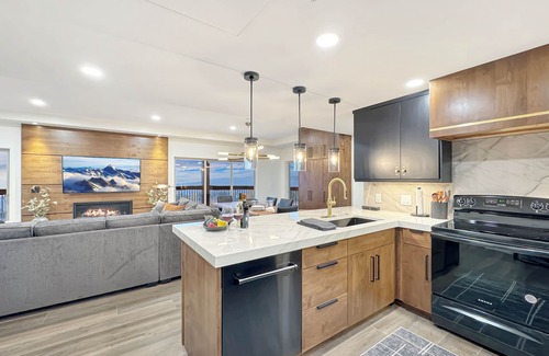 Park City Condo | Renovated Presidential Suite 3 Fireplaces Private Hot Tub w/Views Resort Amenities