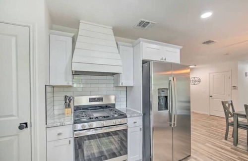 Babcock North House | Renovated San Antonio Retreat ~ 16 Mi to Dtwn