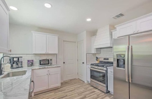 Babcock North House | Renovated San Antonio Retreat ~ 16 Mi to Dtwn