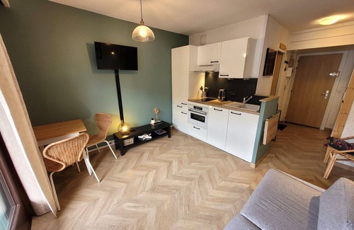 Les Gets Apartment | Renovated Studio, Central Location with Balcony, Near Slopes and Shops