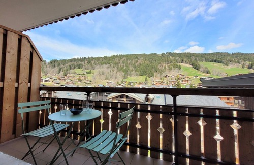 Les Gets Apartment | Renovated Studio, Central Location with Balcony, Near Slopes and Shops