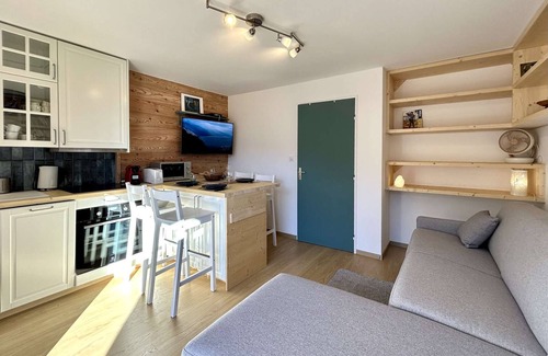 Briancon Apartment | Renovated studio for 4 with balcony and parking in Briançon