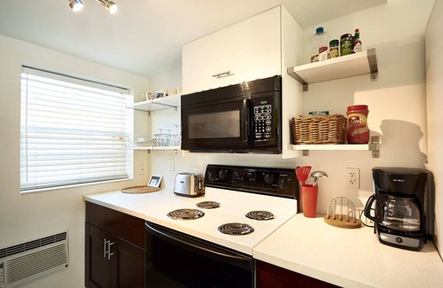 Lauderdale Beach Apartment | Renovated Studio Steps from Beach