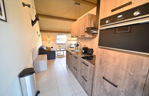 Bohon Apartment | Renovated studio with combi microwave