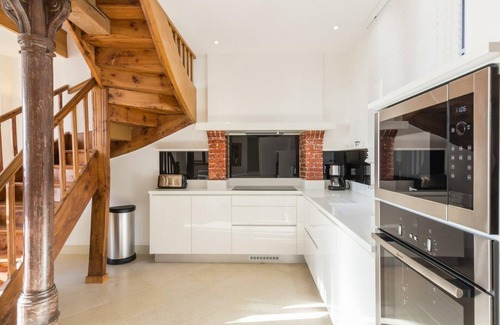Barfleur Cottage | Renovated Townhouse with Terrace, Internet and Sea View