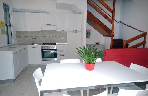 Lido delle Nazioni House | Renovated terraced house with garden and convenient parking space for services