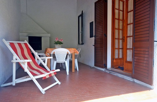 Lido delle Nazioni House | Renovated terraced house with garden and convenient parking space for services
