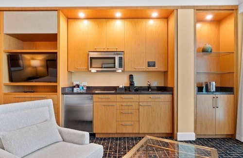 Las Vegas Apartment | Renovated Trump Hotel Las Vegas Studio Strip Views 2803