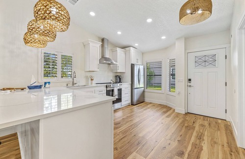 New Smyrna Beach Condo | Renovated Venetian Villas Corner Retreat with Pool, Patio, Close to Beach and Town