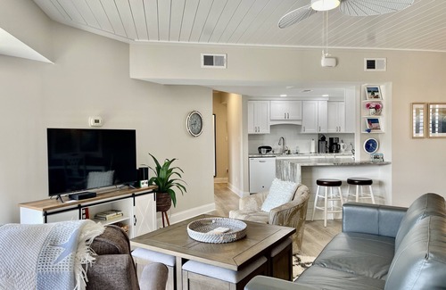 Hilton Head Island Condo | RENOVATED VILLA NEAR COLIGNY BEACH WITH POOL & TENNIS HILTON HEAD