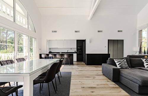 Lacanau-Ocean Villa | Renovated villa, HEATED SWIMMING POOL, in the pines 4 minutes from the ocean
