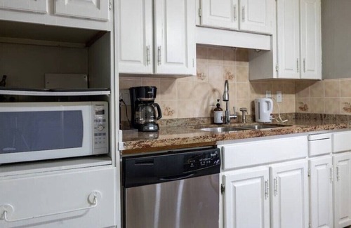 Guildford House | Renovation at December 2021. 5 minutes to highway 17 and highway 1.