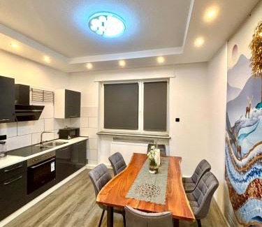Mitte Apartment | Renovierte und klimatisierte 70qm City-Wohnung mit Balkon