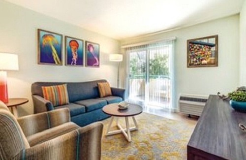 Mission Valley Resort | Renowned San Diego Zoo and the Old Globe Theatre nearby!