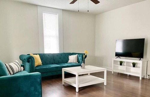 Franklin House | Rent 2 Neighboring Homes, Sleeps 13!