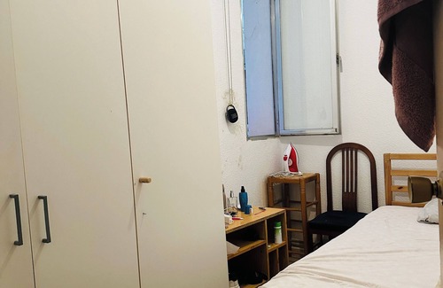 Las Acacias Apartment | Rent studio only for tourists near downtown madrid