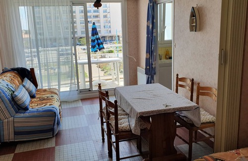 Saint-Jean-de-Monts Apartment | Rent t1 bis 50 m from the beach. Large south-facing balcony with sea view