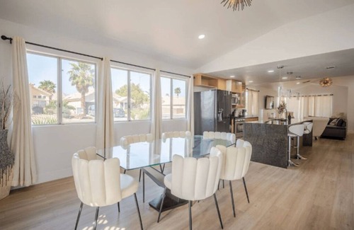 Las Vegas House | Rental Home with Pool and Jacuzzi, 5 beds
